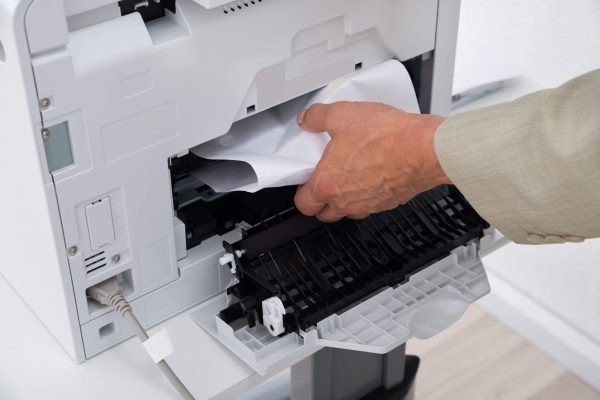 Принтер зажовує папір